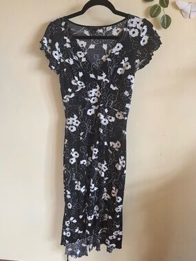 Black & White Floral V-Neck Women’s Dress